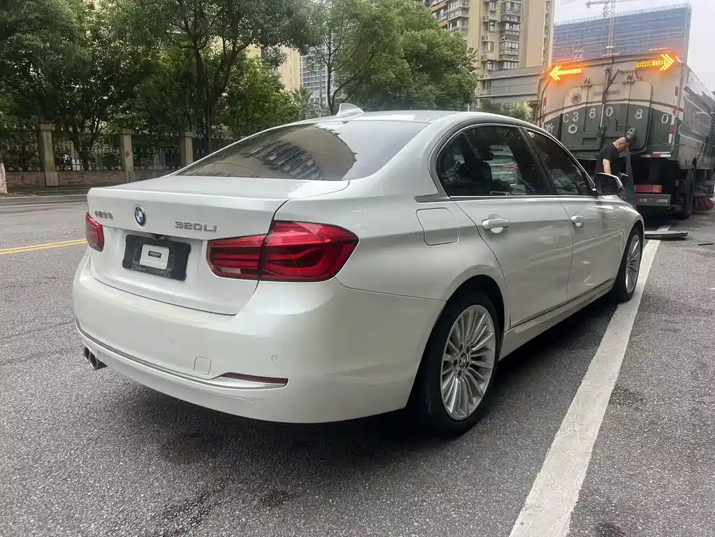 BMW 3 Series 2018 — фото 13