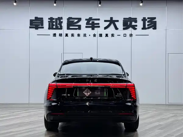 Hongqi H5 PHEV 2025