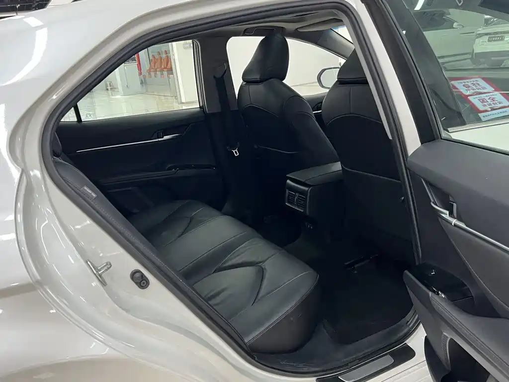Toyota Camry 2020 — фото 12