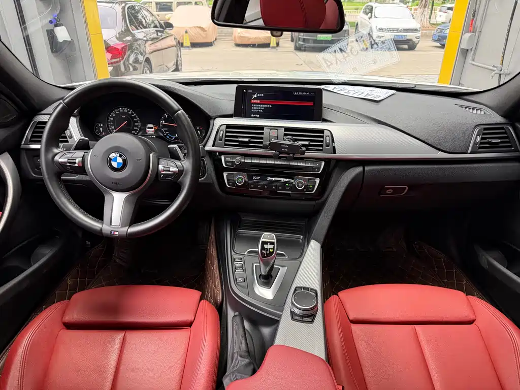BMW 3 Series 2019 — фото 15