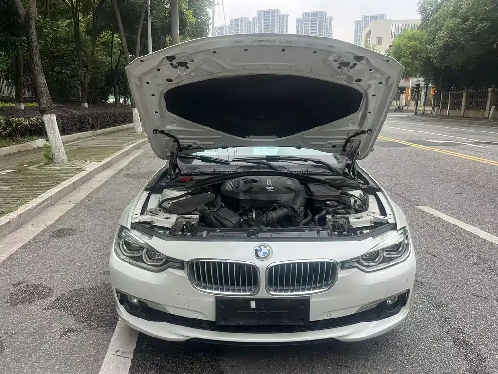 BMW 3 Series 2018 — фото 14