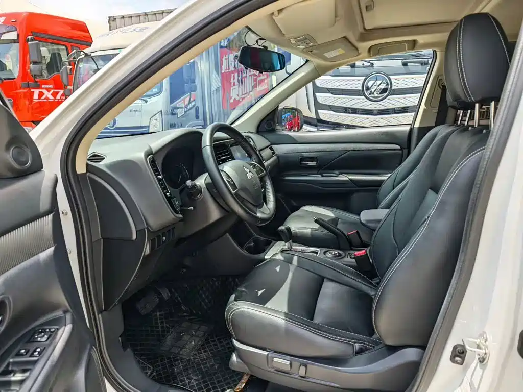 Mitsubishi Outlander 2014 — фото 15