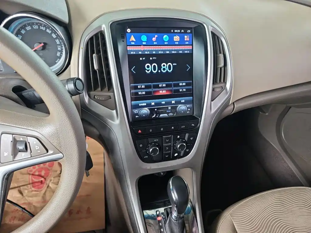 Buick Excelle 2015 — фото 13