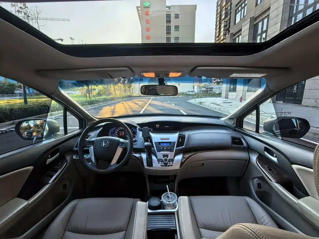 Honda Odyssey 2015 — фото 12