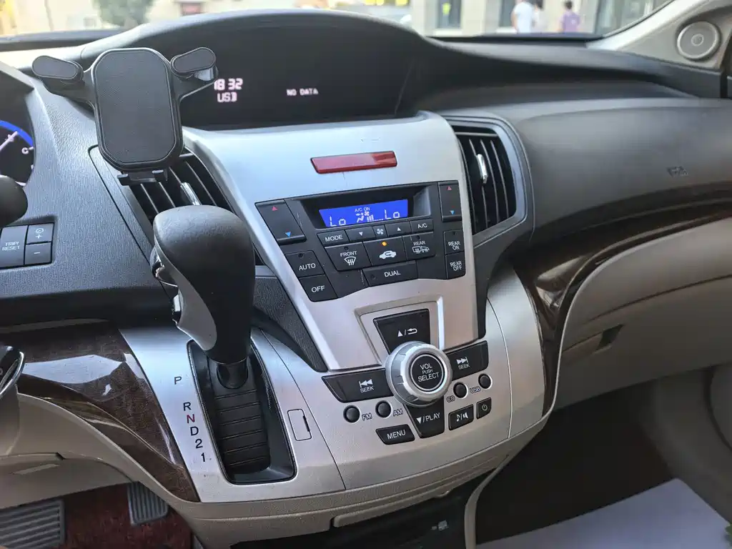 Honda Odyssey 2015 — фото 17