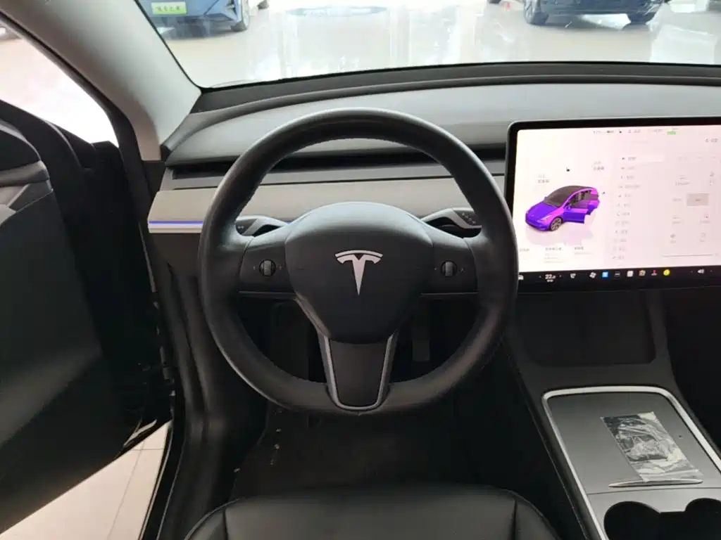 Tesla Model Y 2024 — фото 11