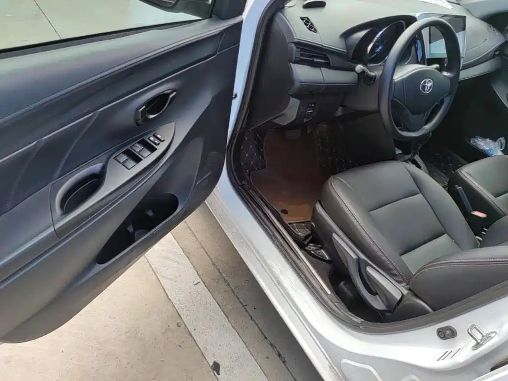 Toyota Yaris L 2018 — фото 16