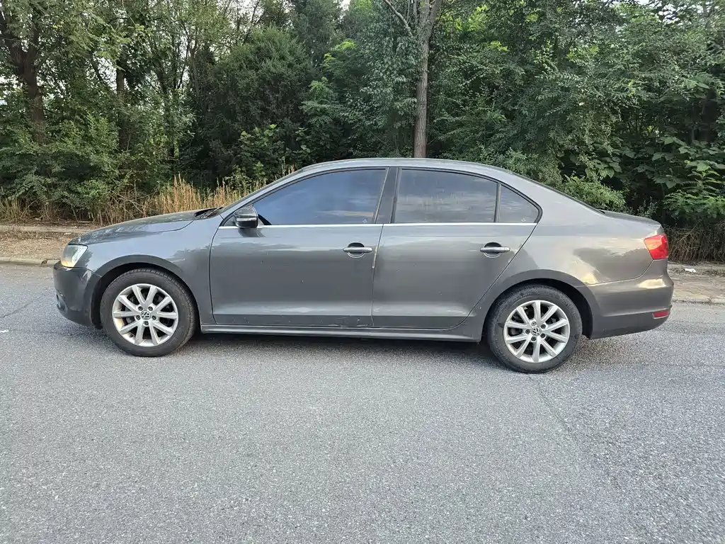 Volkswagen Sagitar 2012