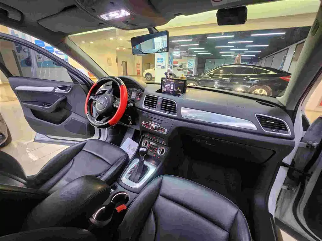 Audi Q3 2015 — фото 11