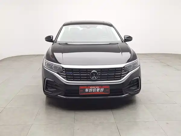 Volkswagen Passat Plug-In Hybrid 2023
