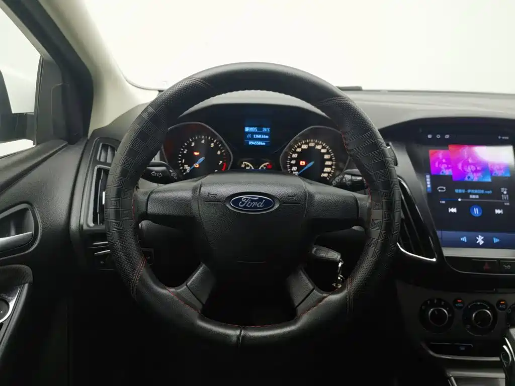 Ford Focus 2014 — фото 11