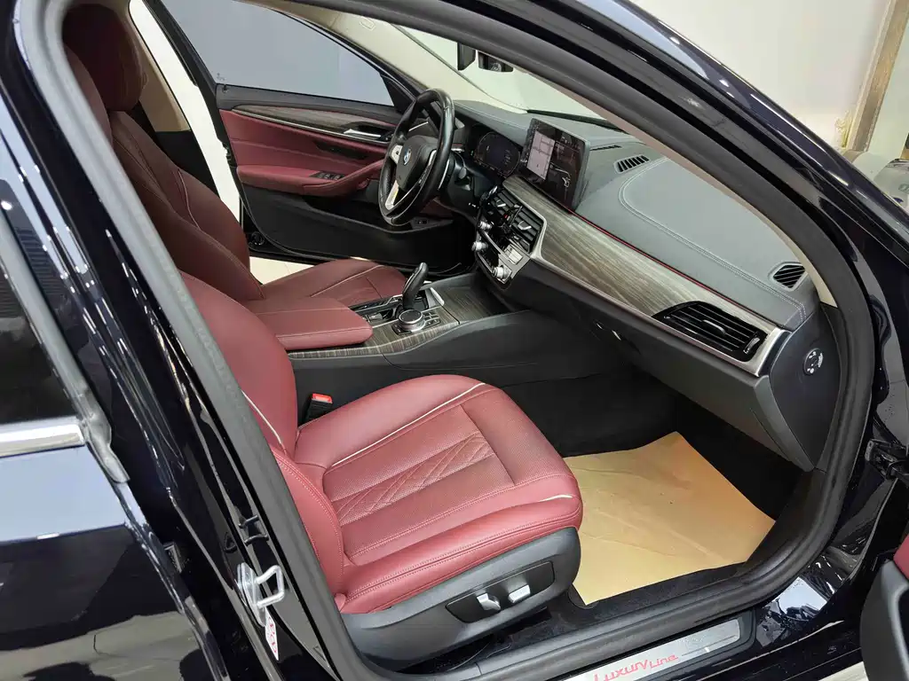 BMW 5 Series 2021 — фото 18