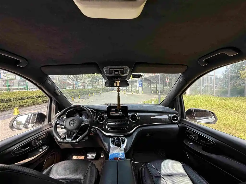 Mercedes-Benz V-Class 2019 — фото 15
