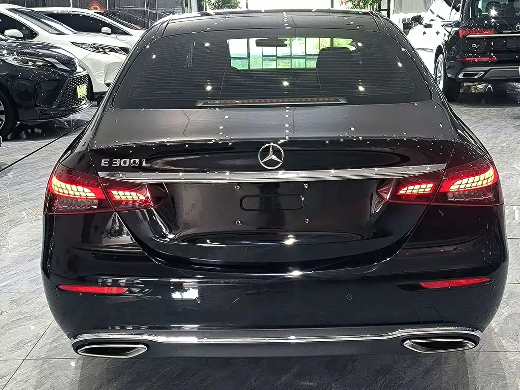 Mercedes-Benz E-Class 2022 — фото 8