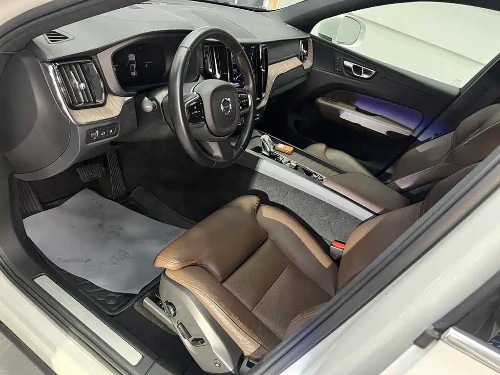 Volvo XC60 PHEV 2021 — фото 16