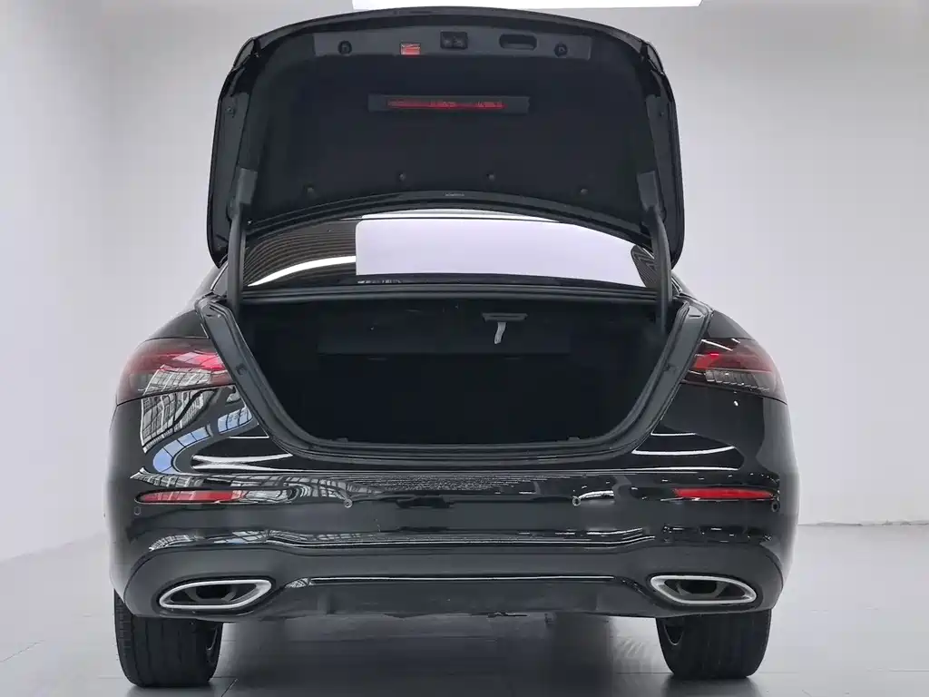 Mercedes-Benz E-Class 2023 — фото 11