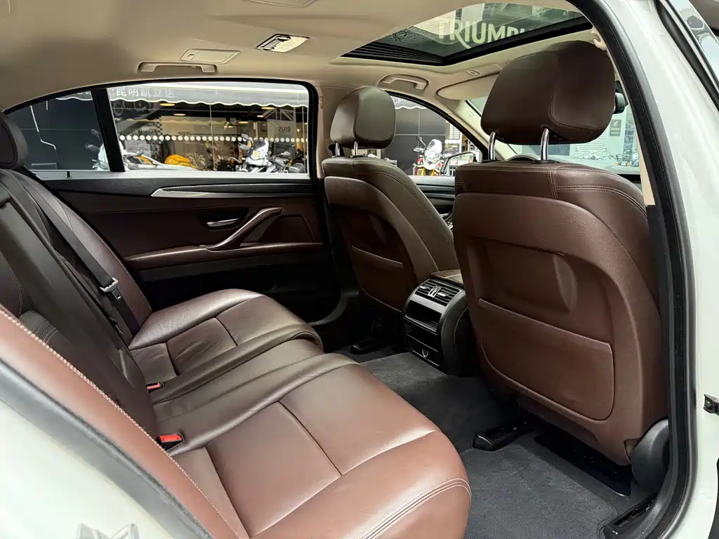 BMW 5 Series 2016 — фото 26