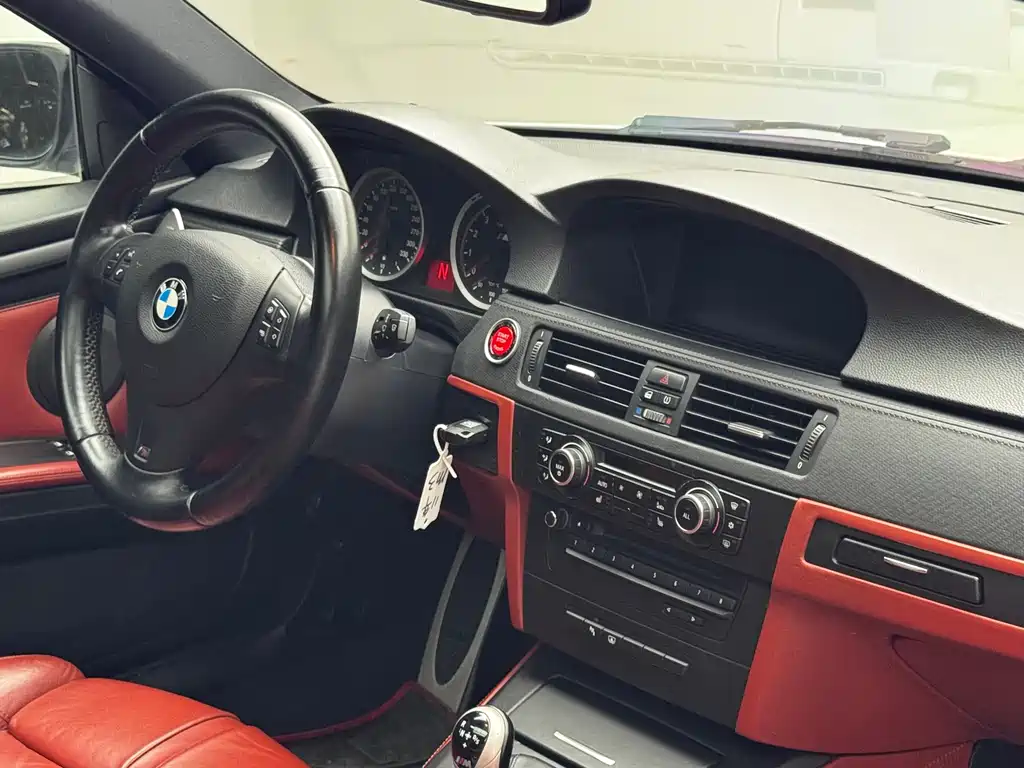 BMW M3 2011 — фото 18