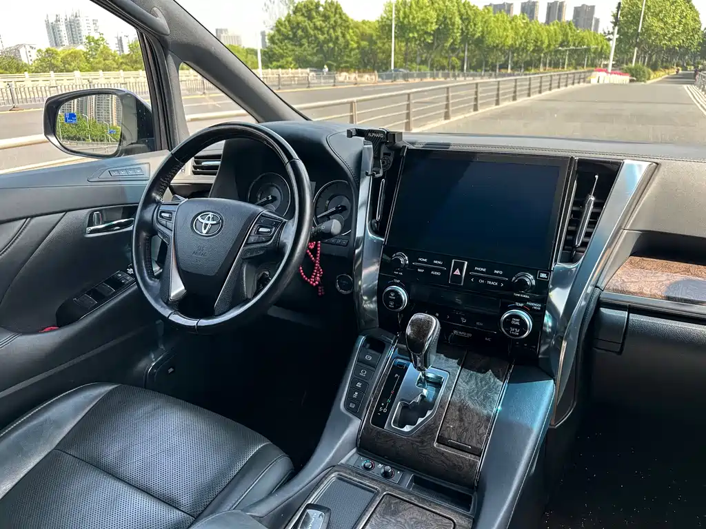 Toyota Alphard 2022