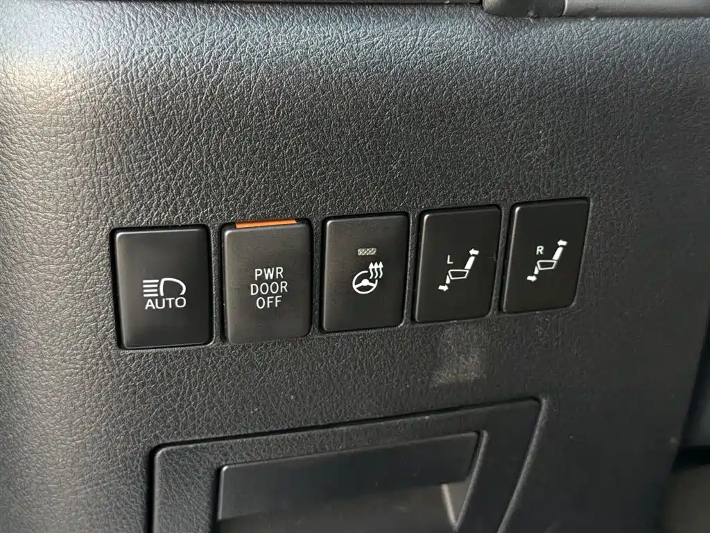 Toyota Alphard 2020 — фото 16