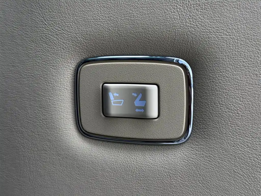 Toyota Alphard 2020 — фото 28