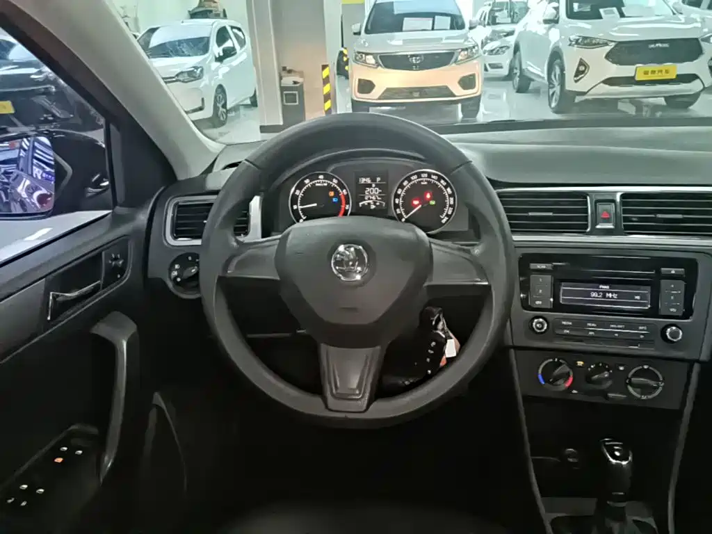 Skoda Rapid Spaceback 2014 — фото 11
