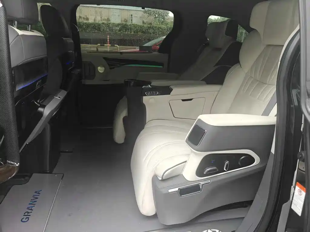 Toyota Granvia 2024