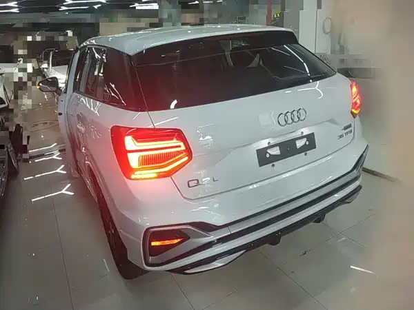 Audi Q2L 2023