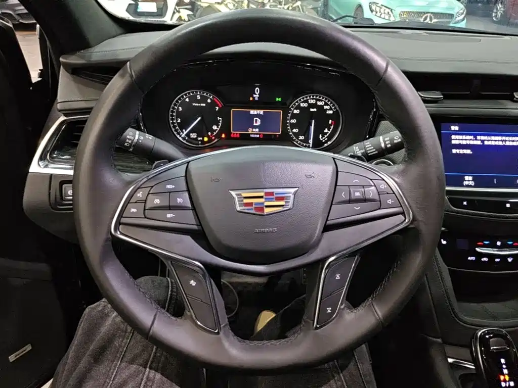 Cadillac XT5 2021 — фото 11