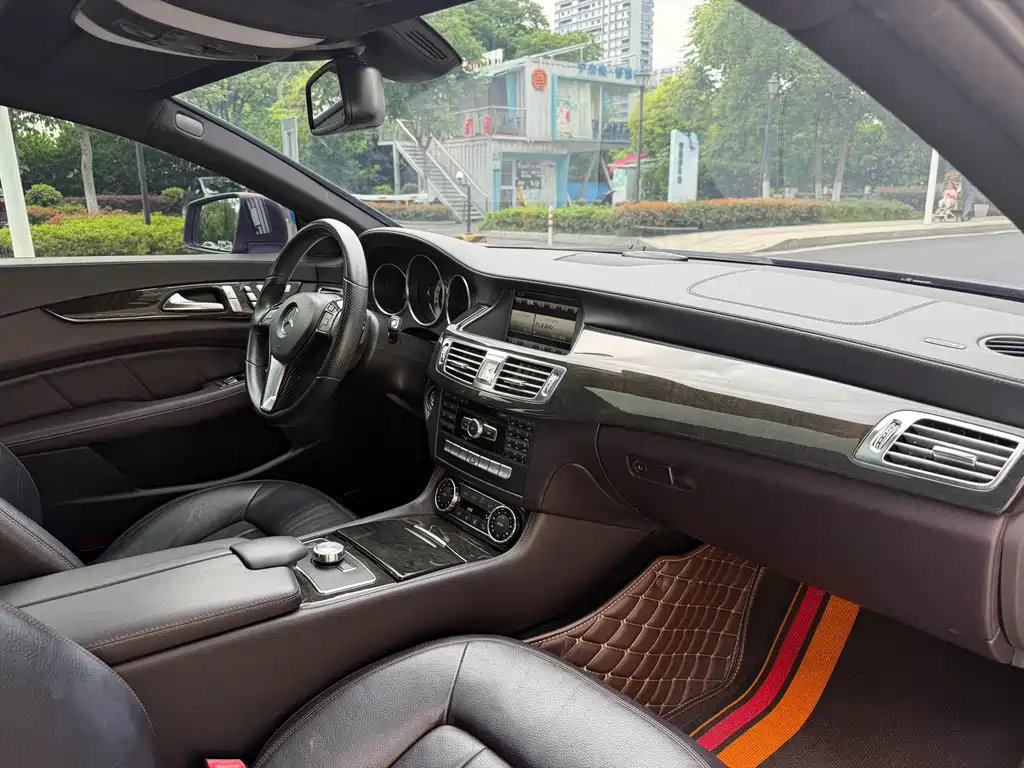 Mercedes-Benz CLS 2013 — фото 11