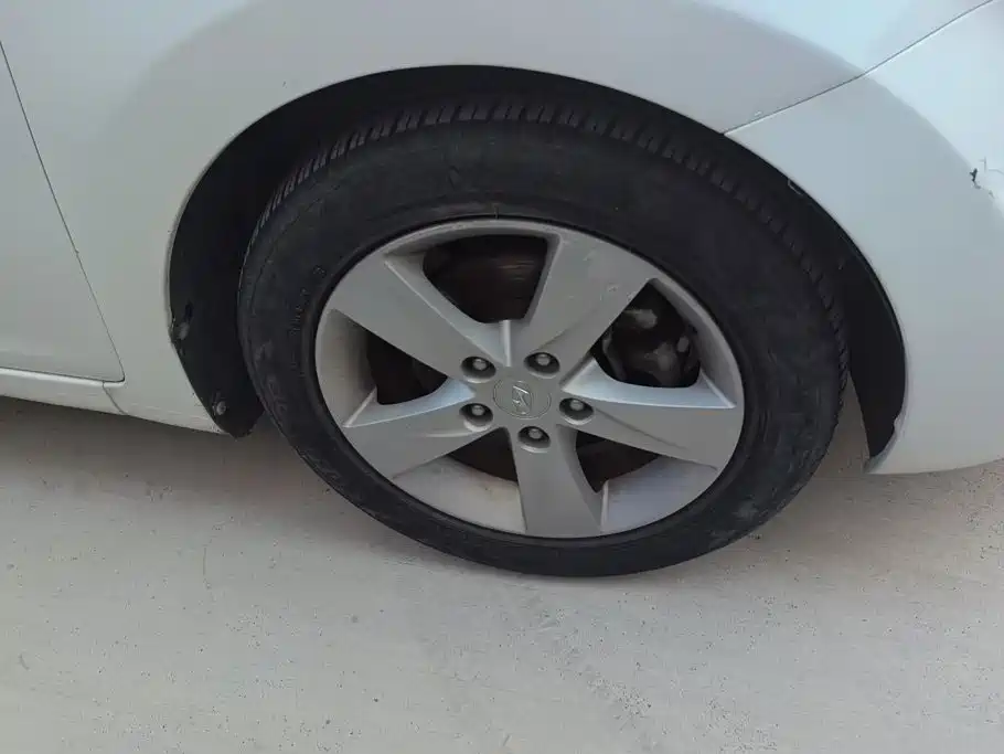 Hyundai Elantra 2013