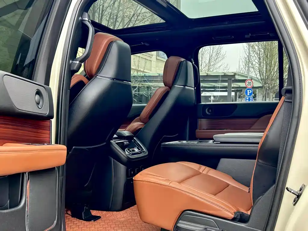Lincoln Navigator 2019 — фото 11