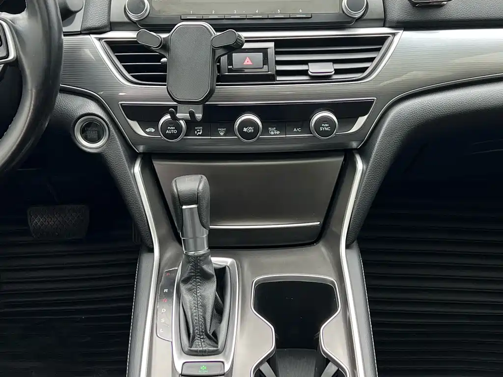 Honda Accord 2020 — фото 12