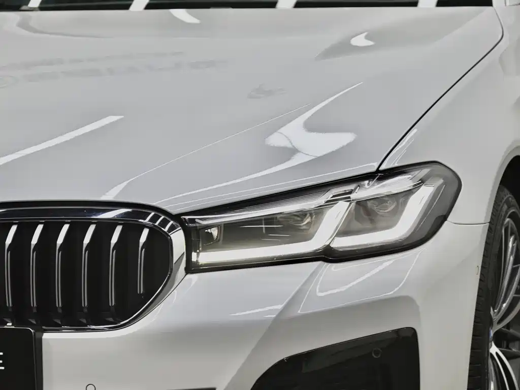 BMW 5 Series 2021 — фото 29