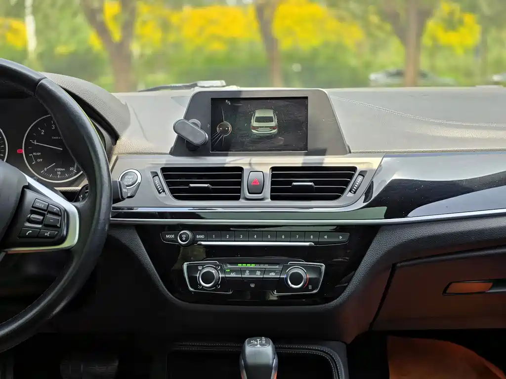 BMW 1 Series 2017 — фото 13
