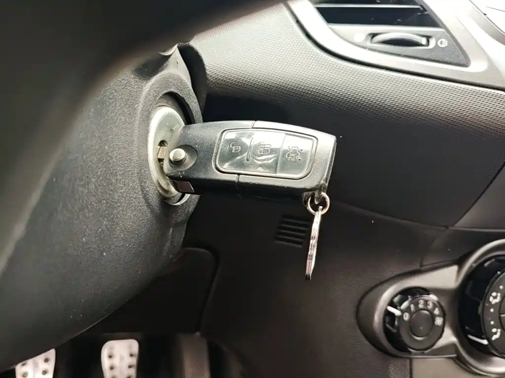 Ford Fiesta 2013 — фото 17