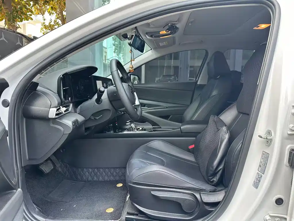 Hyundai Elantra 2022