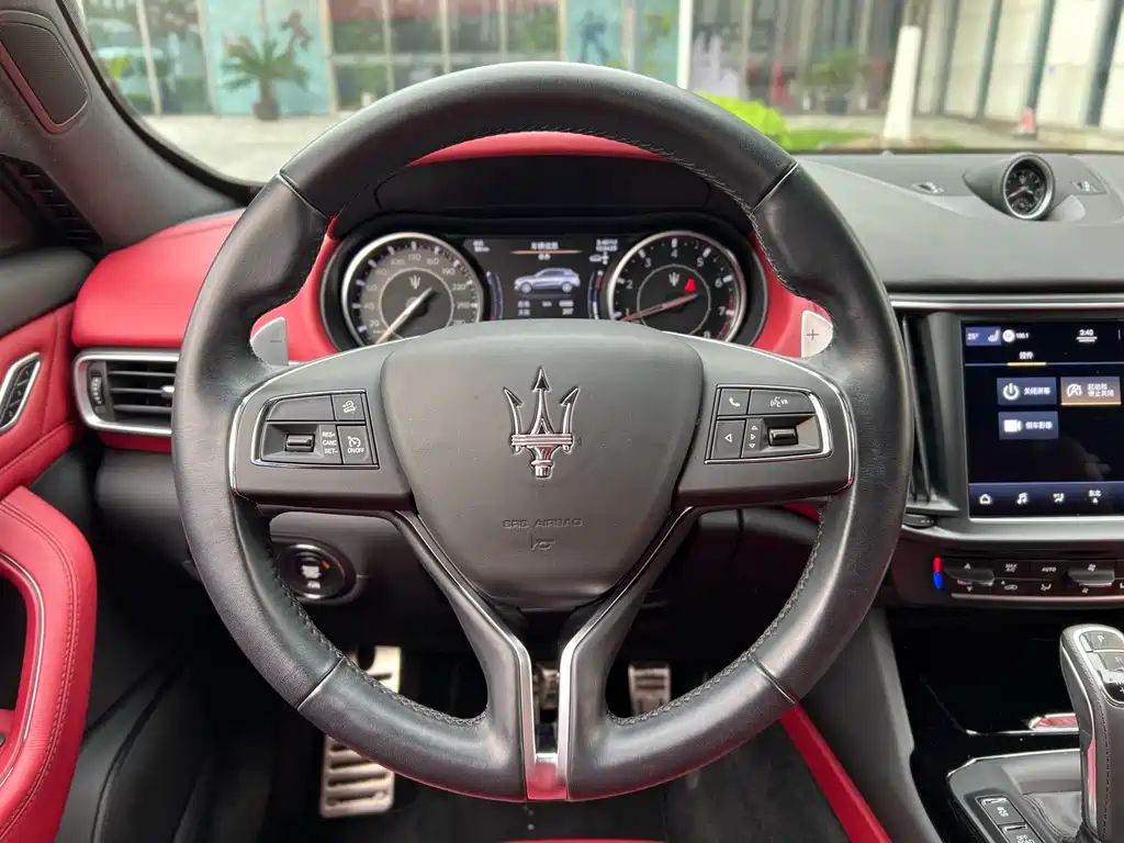 Maserati Levante 2023 — фото 16
