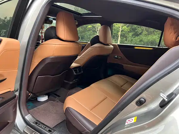 Lexus ES 2019