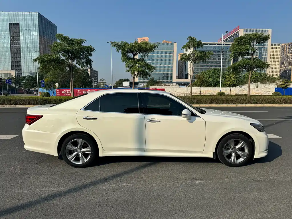 Toyota Crown 2016 — фото 4