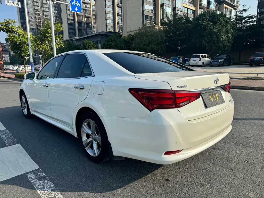 Toyota Crown 2016 — фото 7