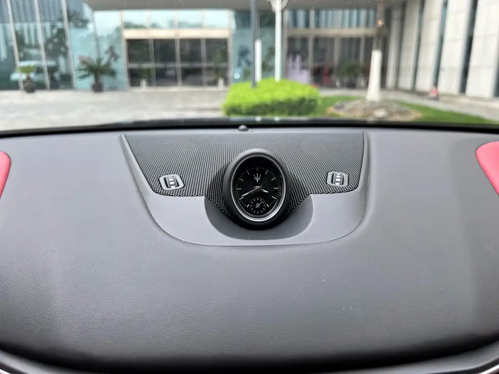 Maserati Levante 2023 — фото 20