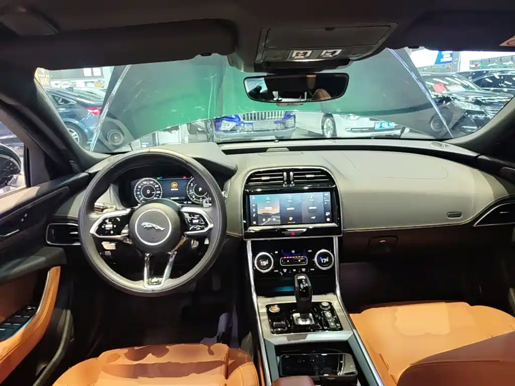 Jaguar XEL 2023 — фото 10