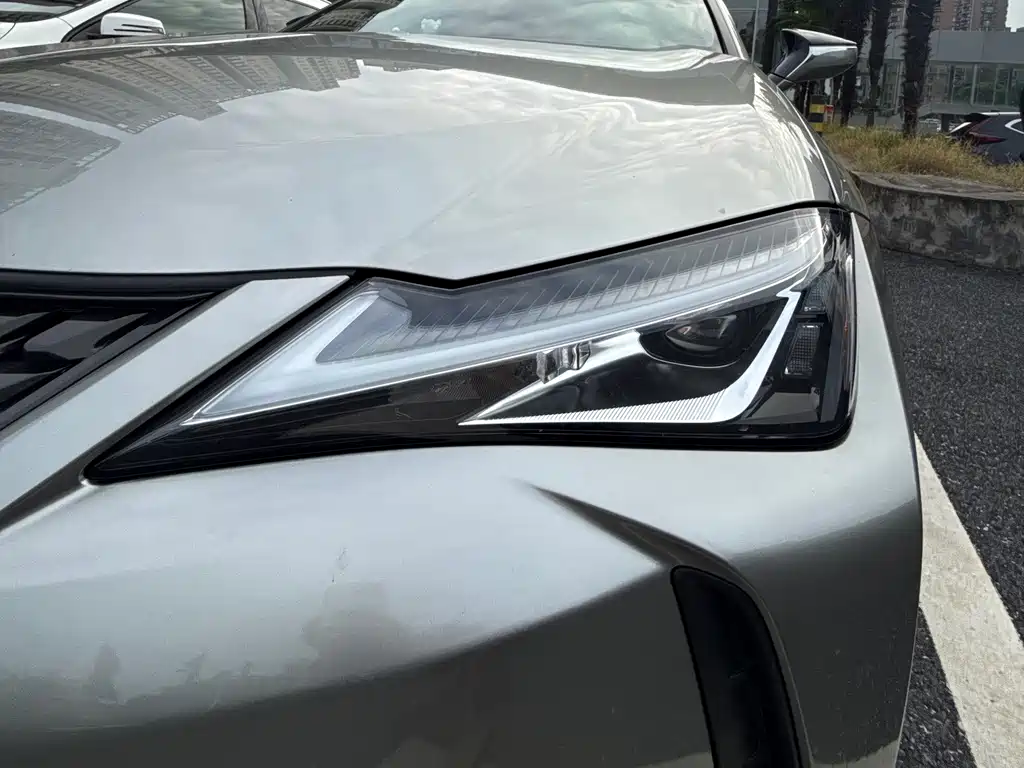 Lexus UX 2022