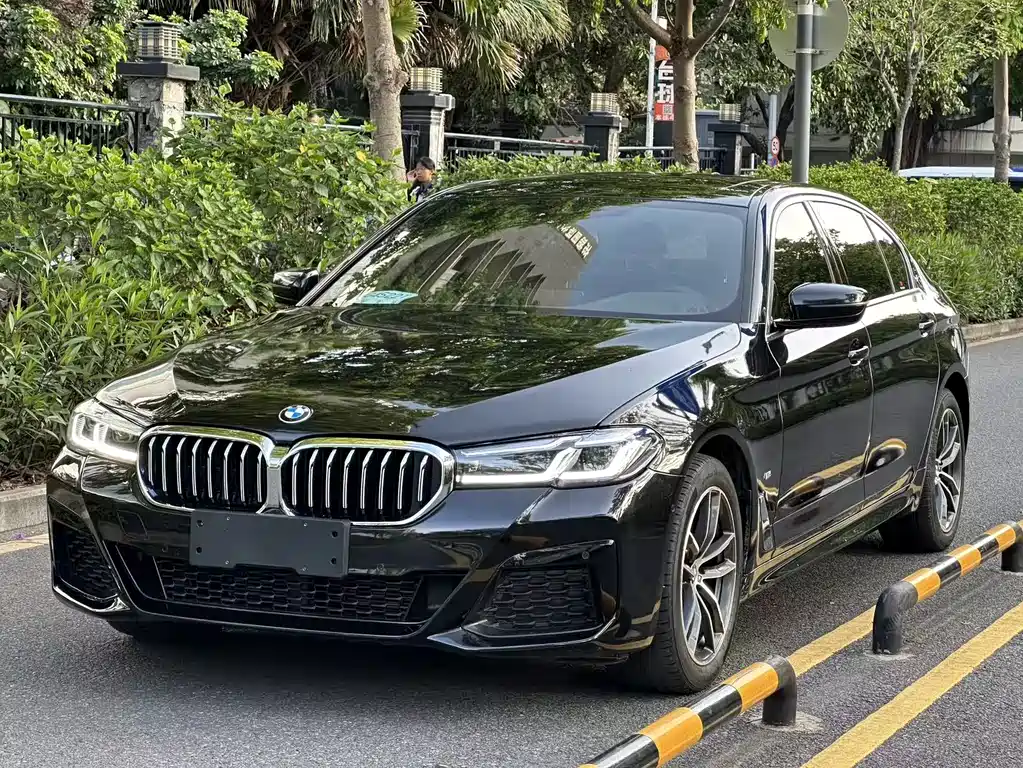 BMW 5 Series 2022 — фото 1