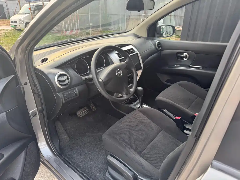 Nissan Livina 2015
