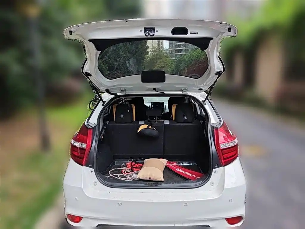 Toyota Yaris L 2021 — фото 15