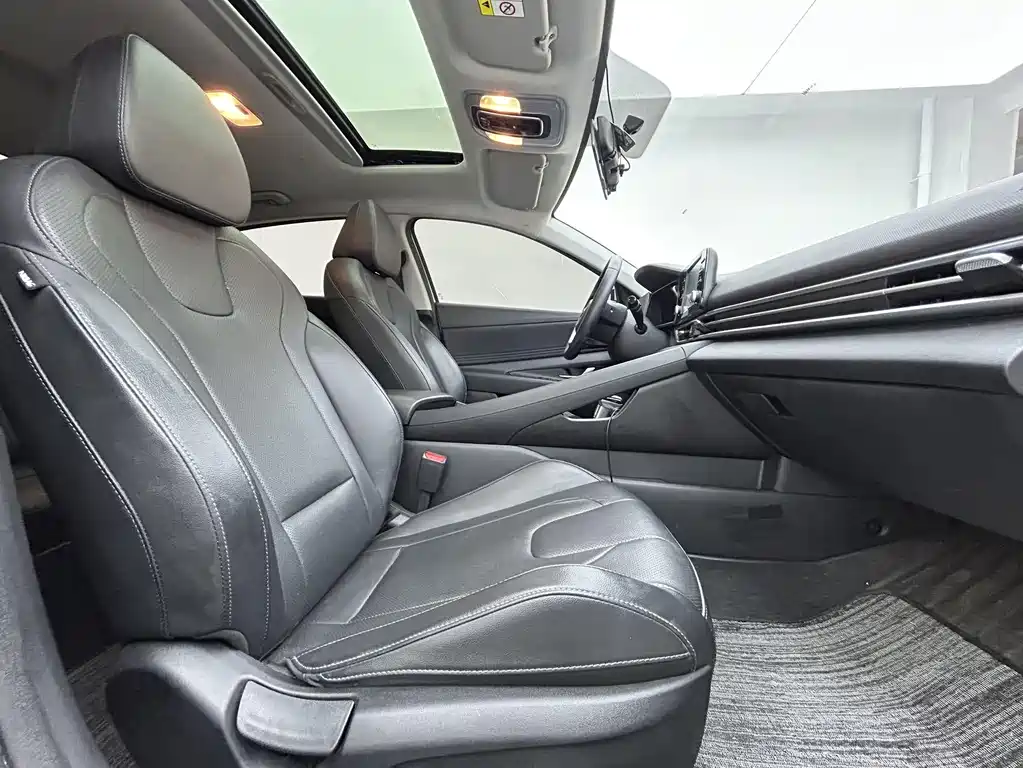 Hyundai Elantra 2023 — фото 13