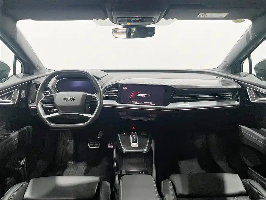 Audi Q4 e-tron 2025 — фото 11