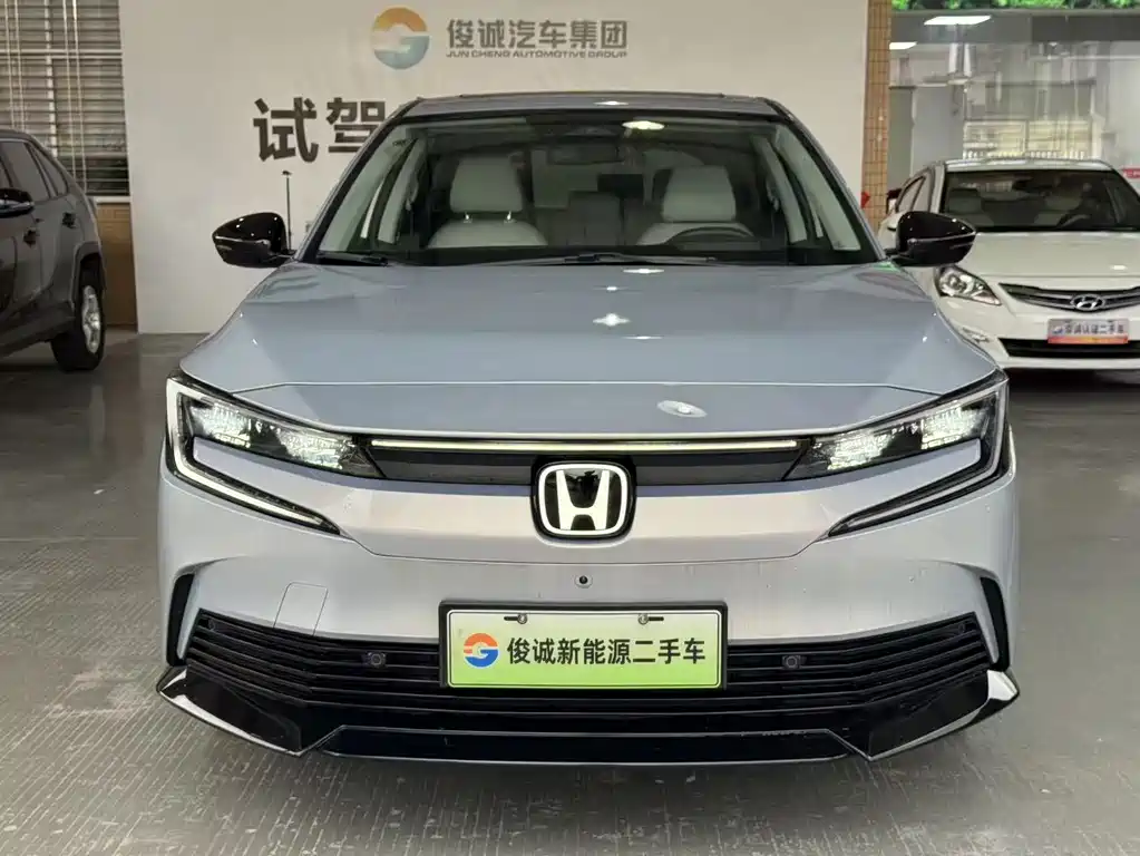 Honda e:NP2 2025 — фото 2